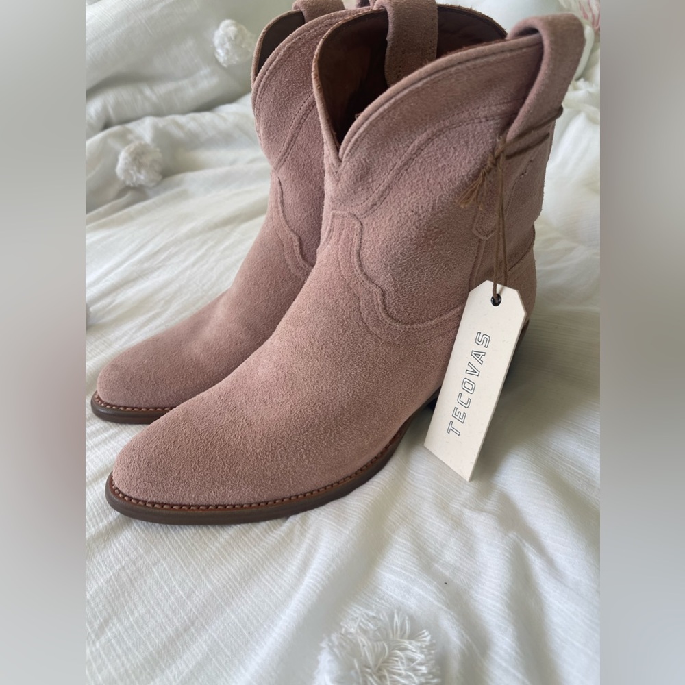 Womens Tecovas, suede pink NWT